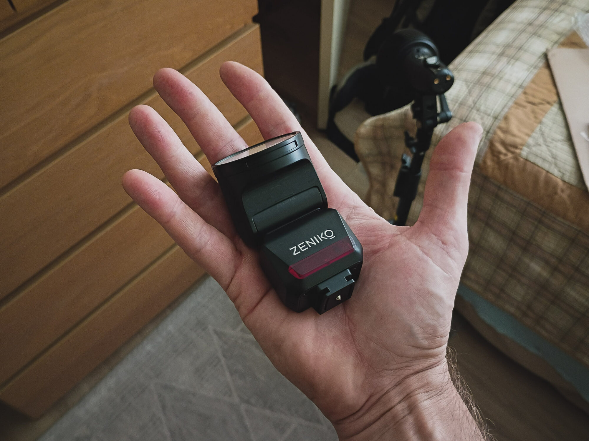 Zeniko RF12 M Review | A Pocket Strobe With Round Head and Bounce Capability!