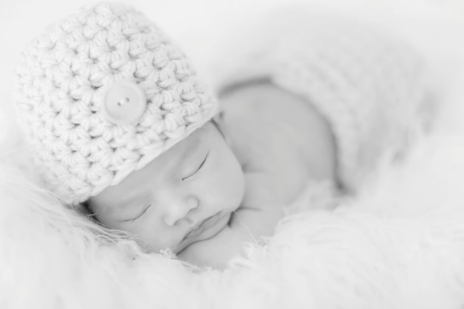 Newborn Photography Black & White Conversion – Weekly Ordinary to Extraordinary Lightroom Edit – E04