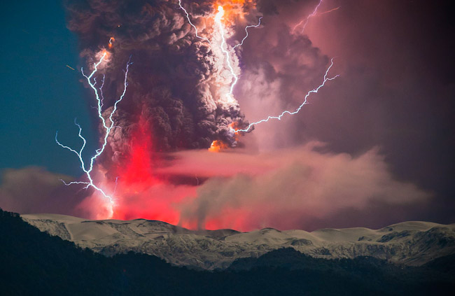 Francisco-Negroni-volcano-weather-lightning-fire-chile-3