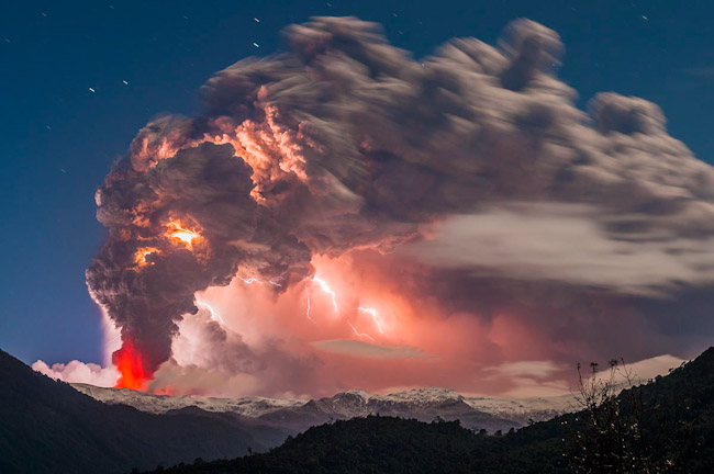 Francisco-Negroni-volcano-weather-lightning-fire-chile-6