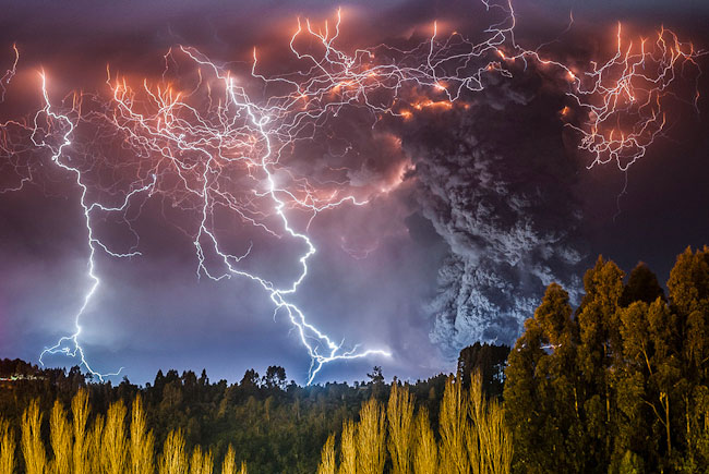 Francisco-Negroni-volcano-weather-lightning-fire-chile-7
