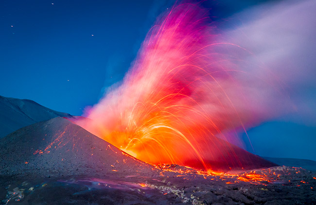 Francisco-Negroni-volcano-weather-lightning-fire-chile-9