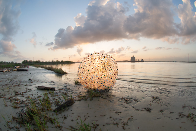 ‘Human Debris’ – Photographer Creates Beautiful Sculptures From Beach Trash