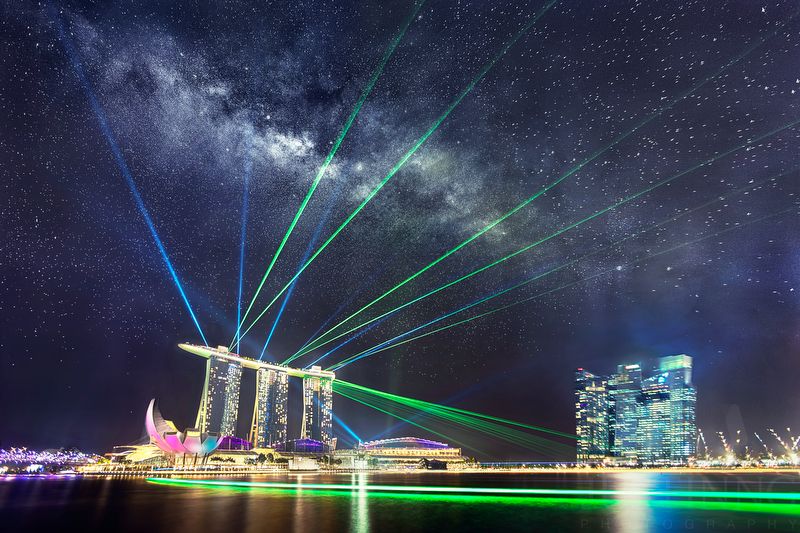 140721-Rising Milky Way above MBS and Laser Show