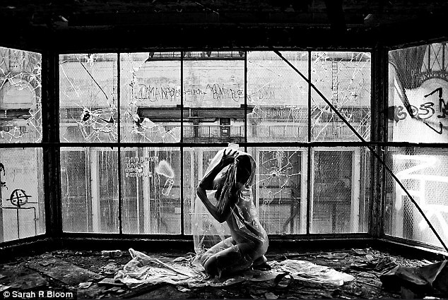 BARE USA: Photos of Nude Women in Abandoned Buildings 