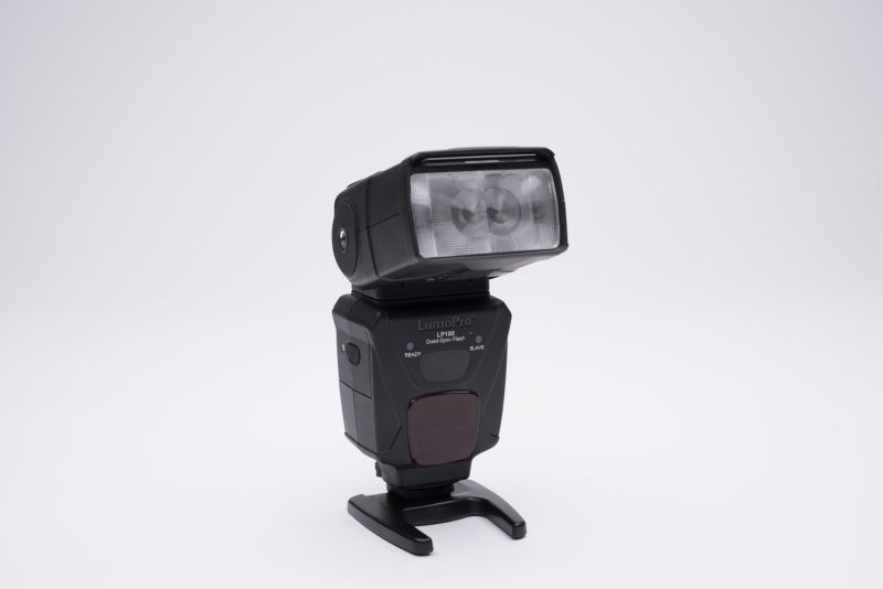 Lumopro-LP180-off-camera-flash