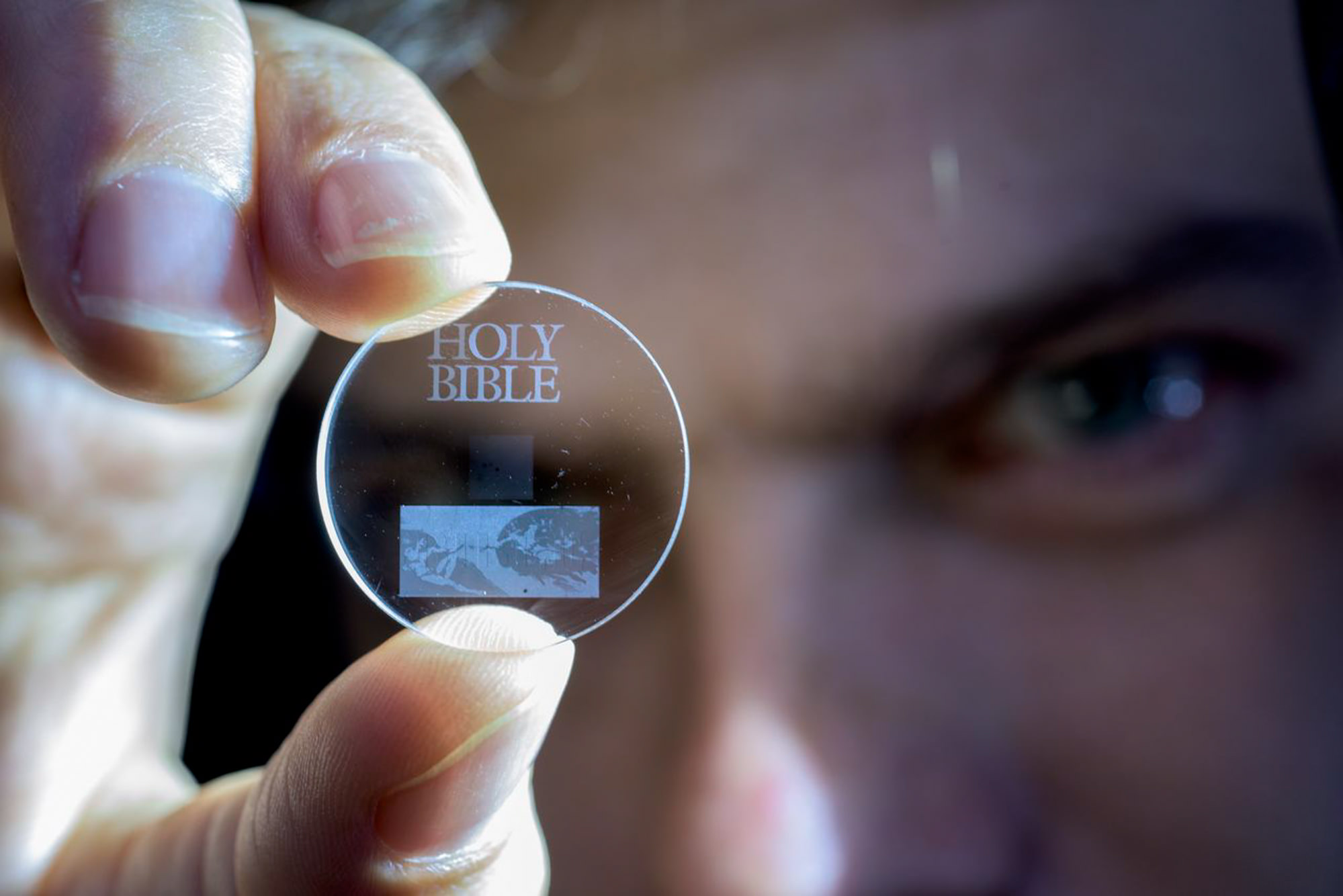 Glass Disc Holds 360TB Of Data For The Length Of The Universe Without Worry Of Loss