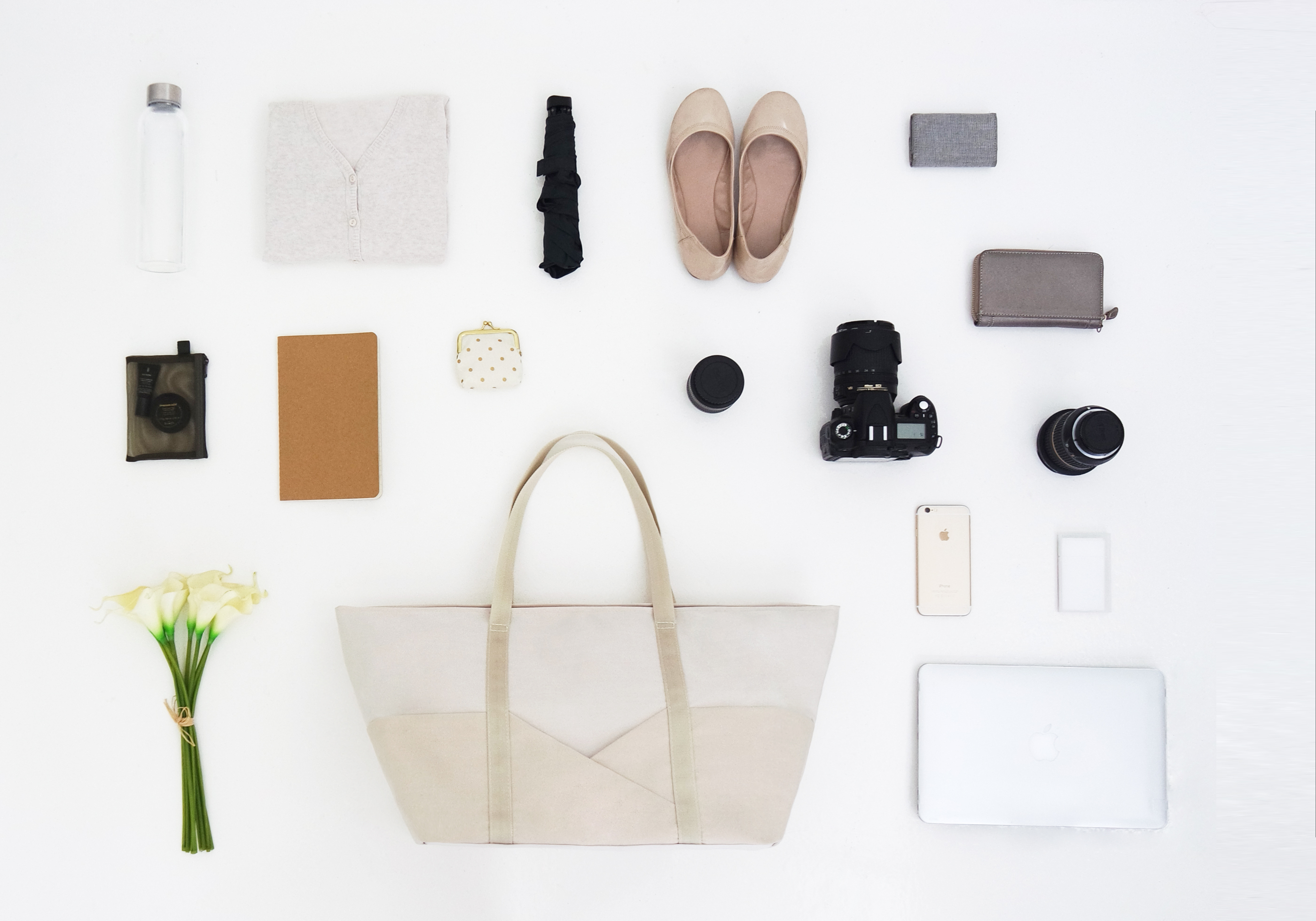 8 Must Have Photography Products for Mom Photographers + Aide de Camp Camera Bag Giveaway