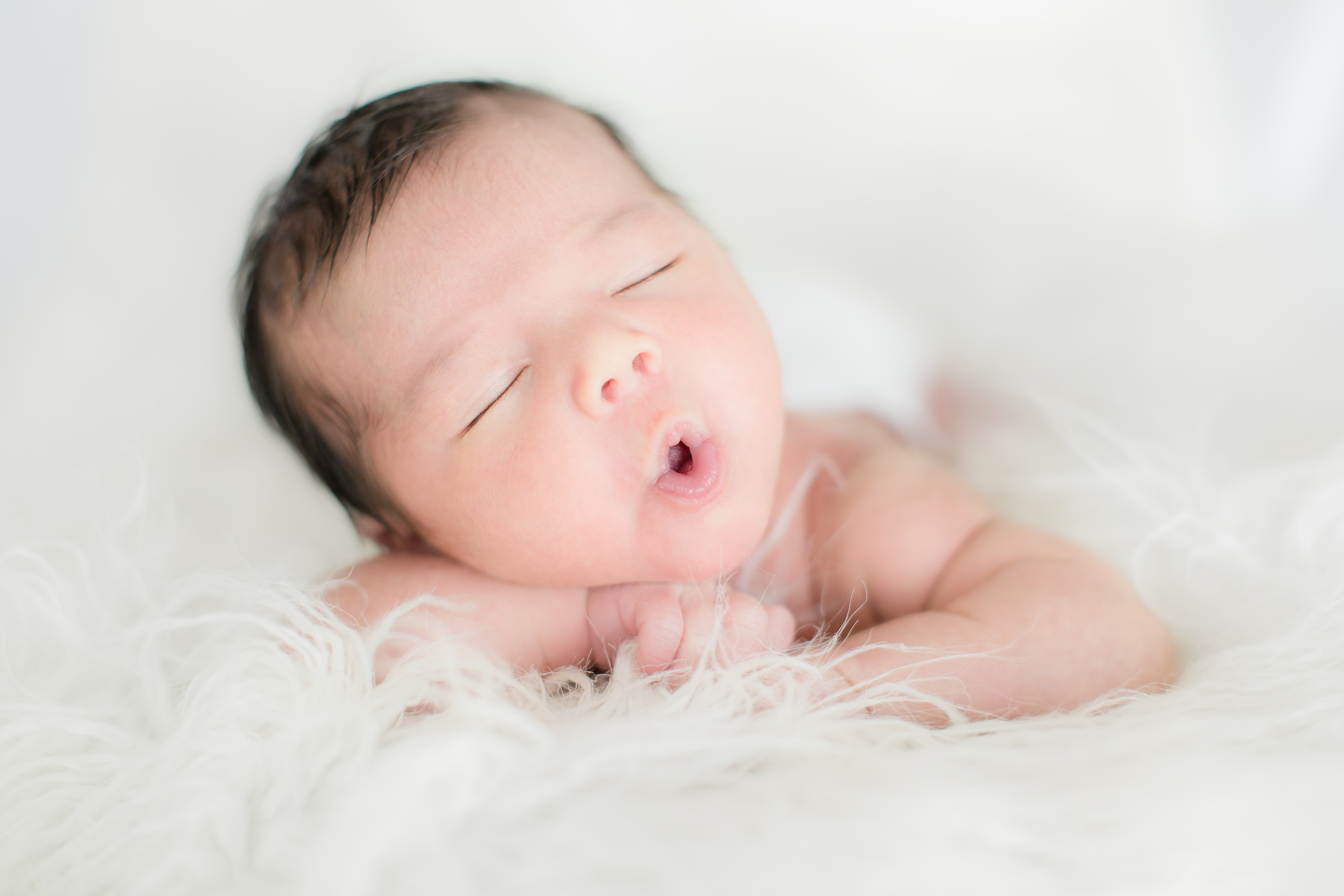 3 Easy Newborn Photography Poses To Try On Your Next Session