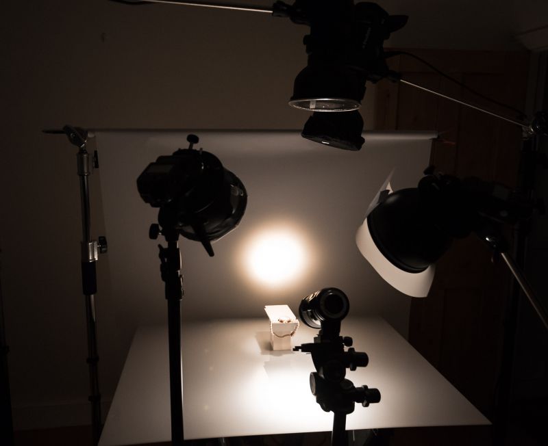 behind the scenes photo by Product Photographer Max Bridge depicting the difference which modelling lights make