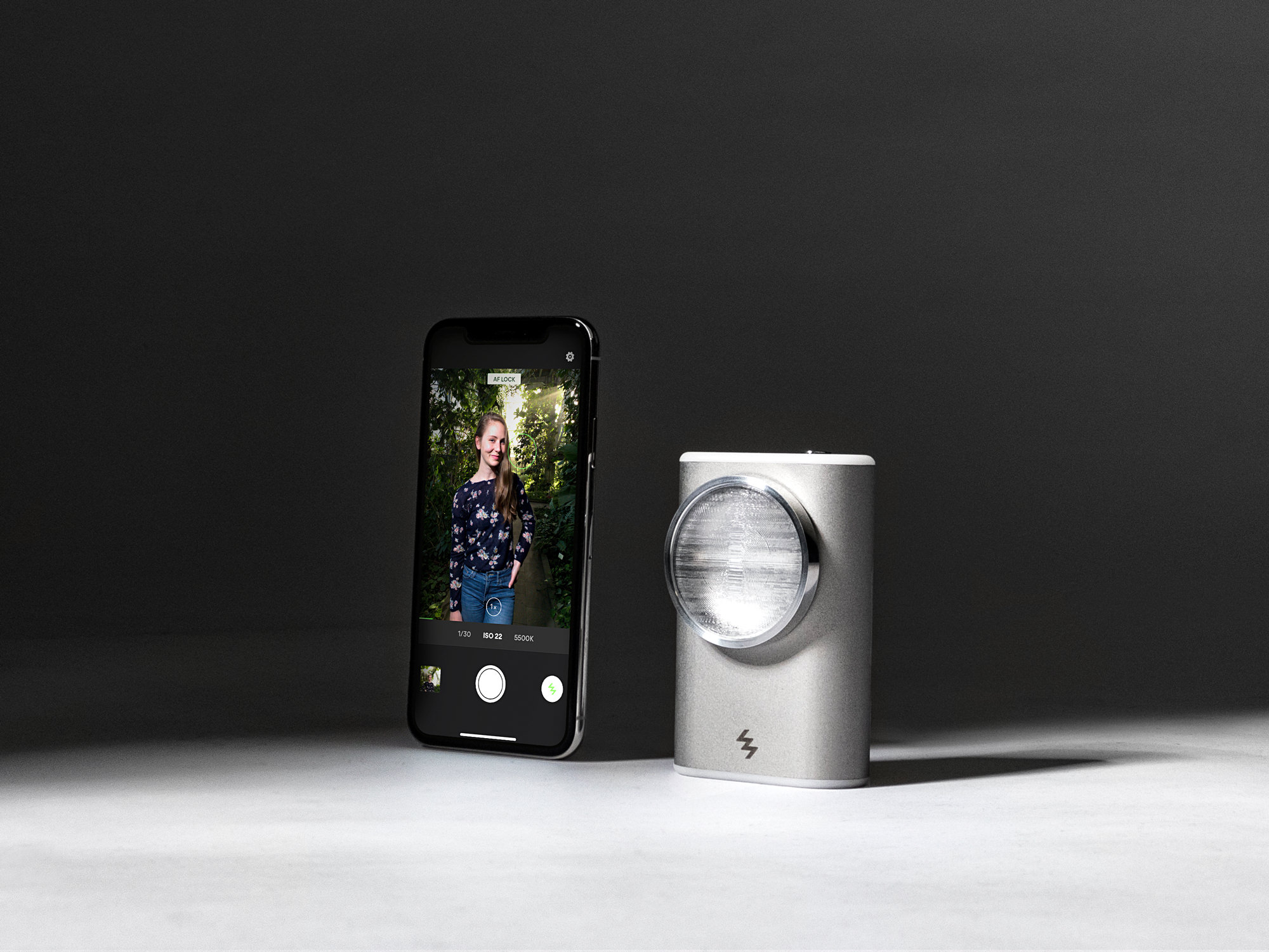 LIT Flash – A New Off-Camera Flash for Smartphone Photographers
