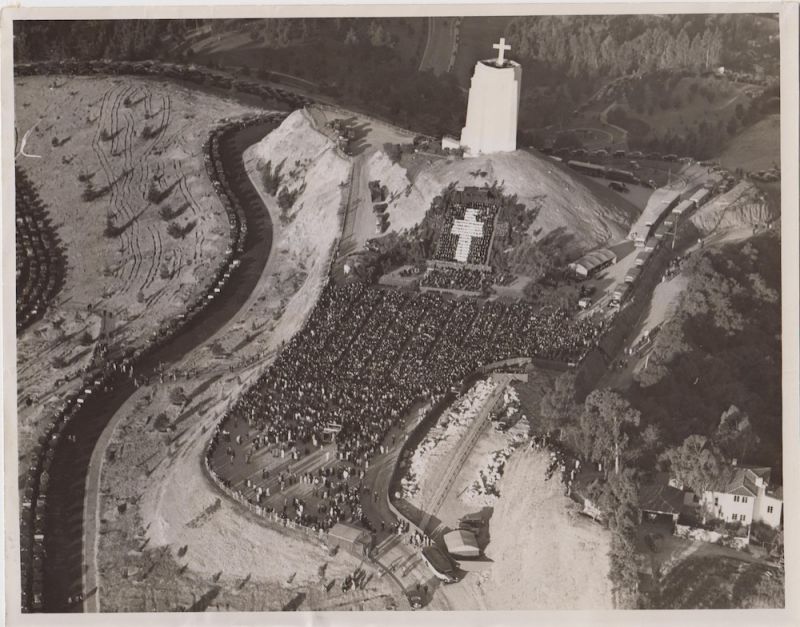 Unknown Photographer, Aerial View of Easter Services, 1936. Photograph, 16 x 20 inches. Forest Lawn Museum Collection. Object number: PH.A.999