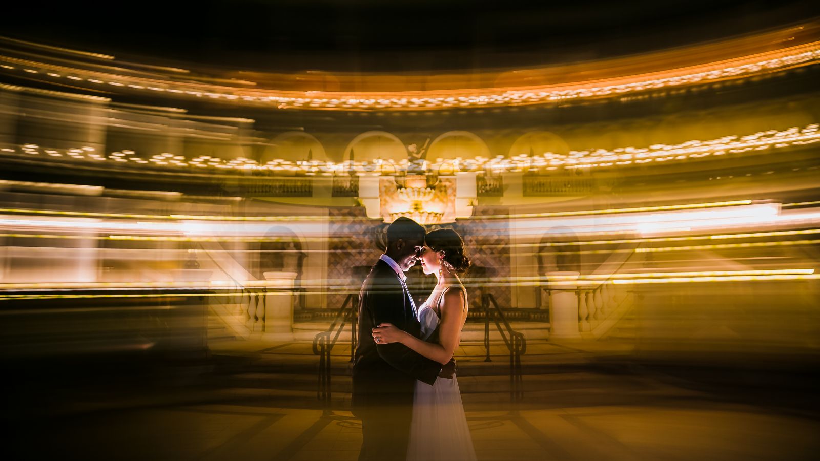 creative night time couples portrait off camera flash lighting wedding photography guide