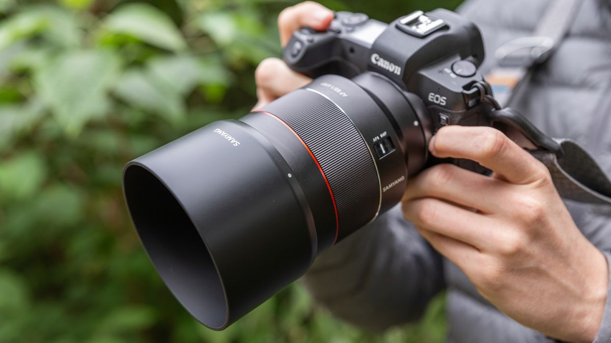 Samyang AF 85mm F/1.4 RF Review – What Makes The 85mm Focal Length Special?