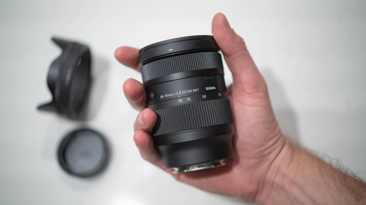 Sigma 28-70mm f/2.8 DG DN Contemporary Review | A Professional Lens For Every Photographer!